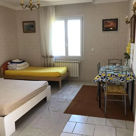 Apartment Joli In Provence